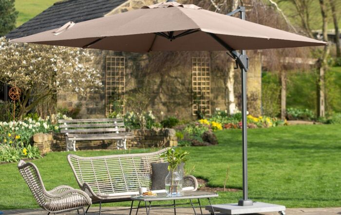 Platinum Voyager T2 2.7mt Taupe Parasol With 90kg Wheeled Base